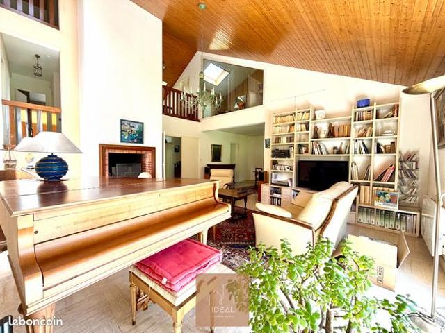 Maison 8 pièces 245 m²