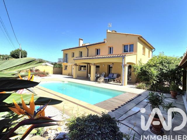 Maison 8 pièces 245 m²