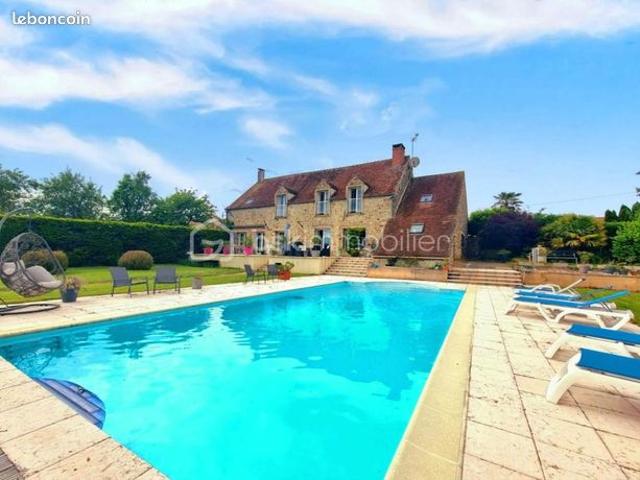Maison 8 pièces 245 m²
