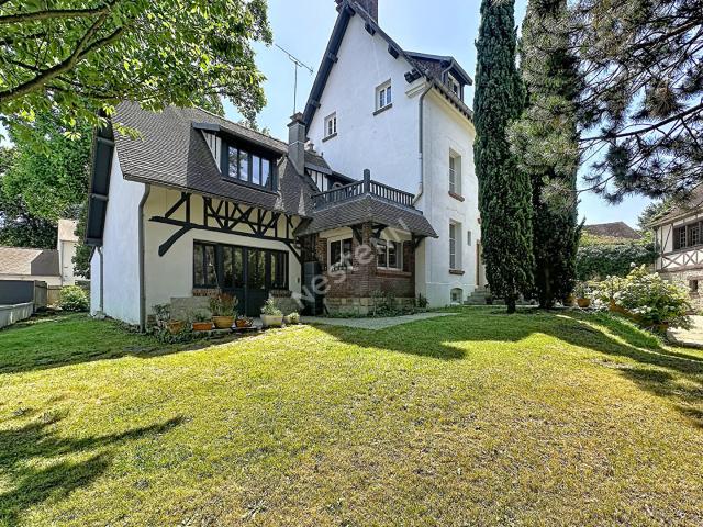 Maison 8 pièces 245 m²