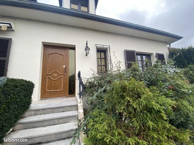 Maison 8 pièces 245 m²
