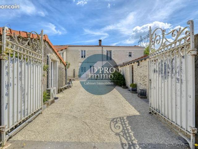 Maison 8 pièces 245 m²
