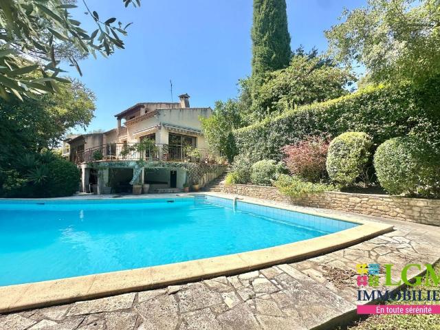 Maison 8 pièces 245 m²