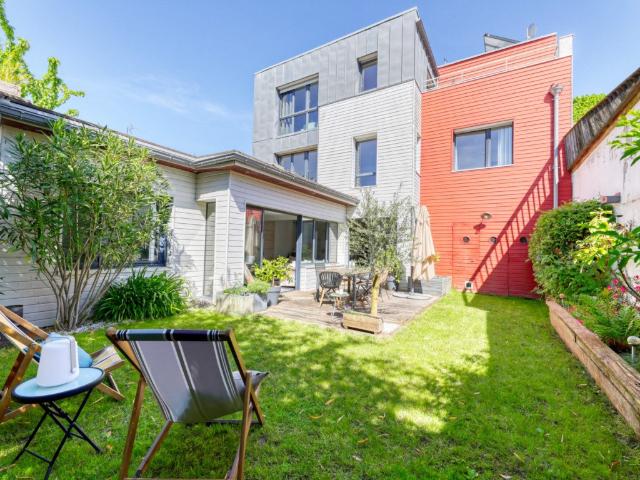 Maison 8 pièces 245 m²