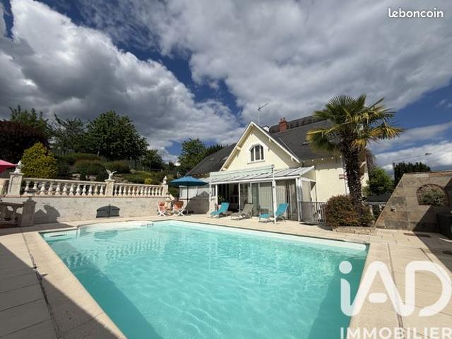 Maison 8 pièces 245 m²
