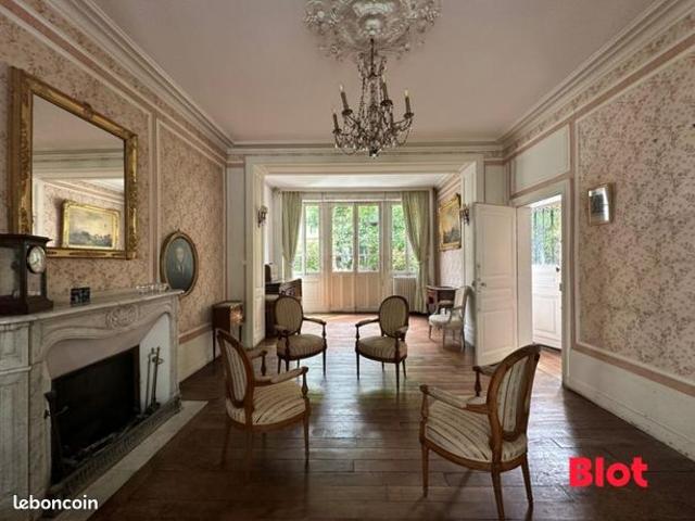 Maison 8 pièces 245 m²