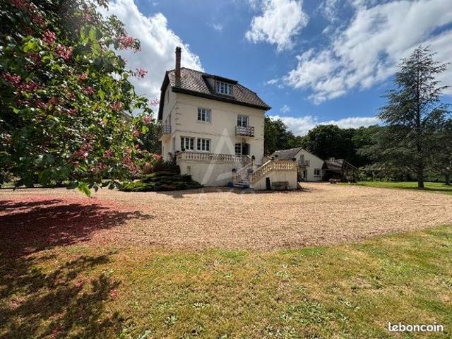 Maison 8 pièces 246 m²