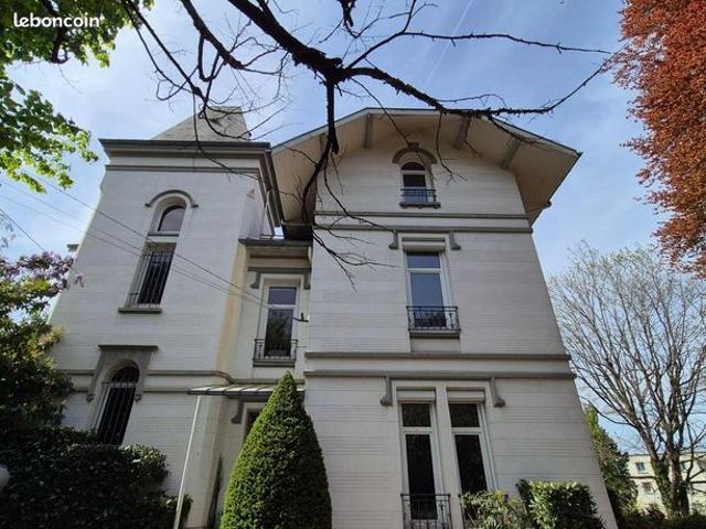 Maison 8 pièces 246 m²