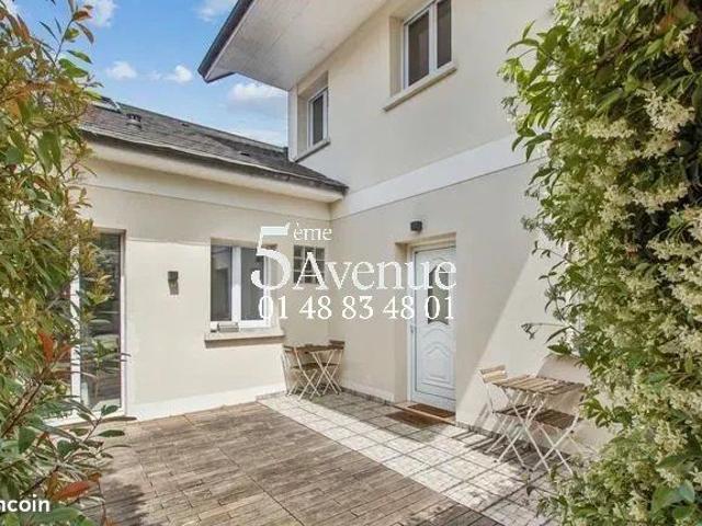 Maison 8 pièces 246 m²