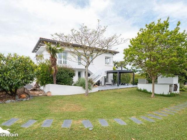 Maison 8 pièces 246 m²