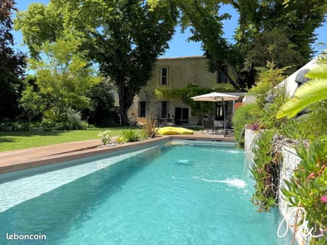 Maison 8 pièces 246 m²