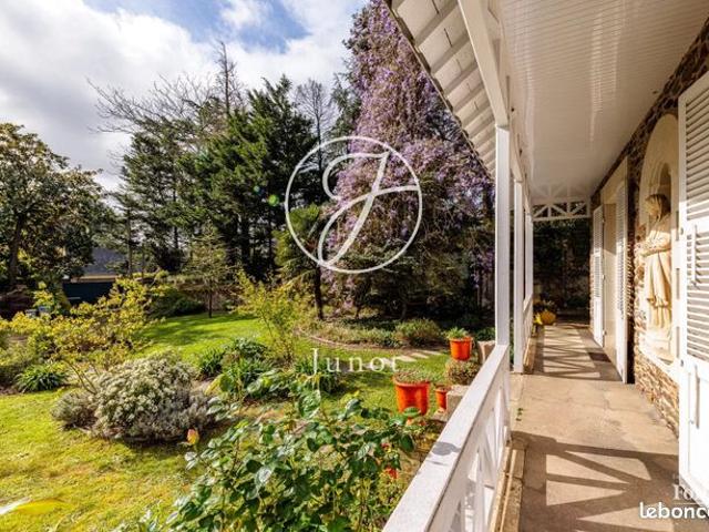 Maison 8 pièces 246 m²
