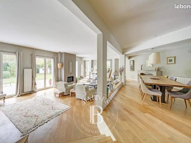 Maison 8 pièces 246 m²