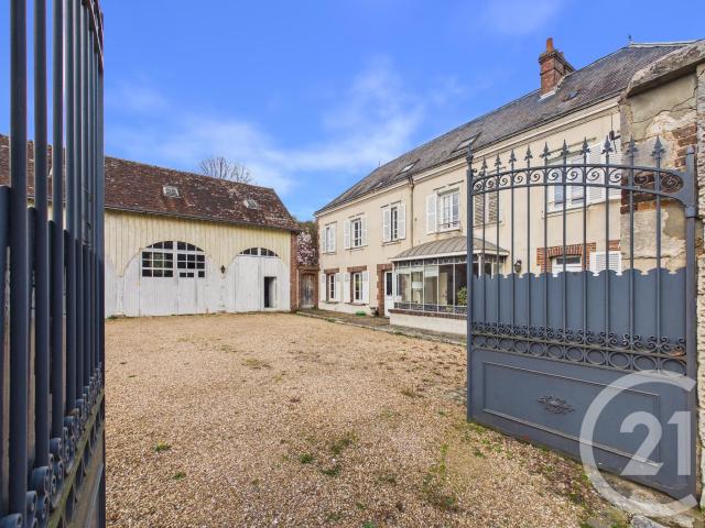 Maison 8 pièces 246 m²