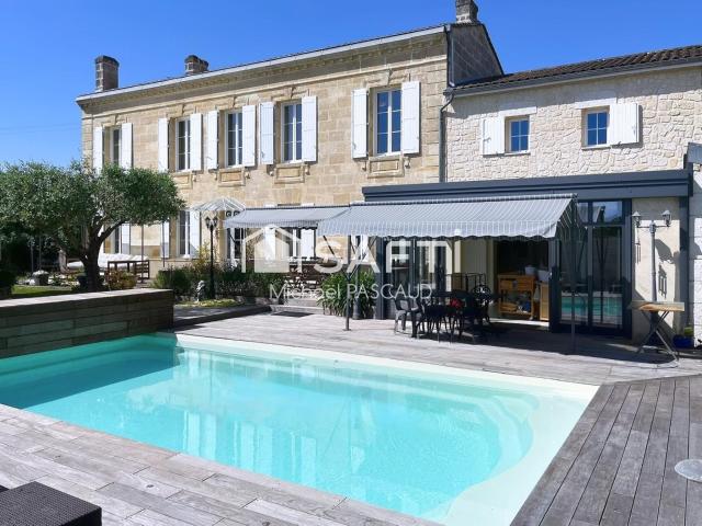Maison 8 pièces 246 m²
