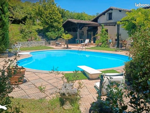 Maison 8 pièces 246 m²