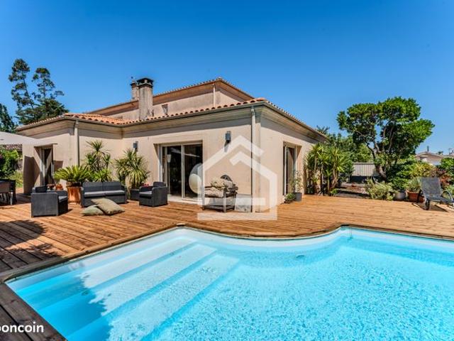 Maison 8 pièces 246 m²