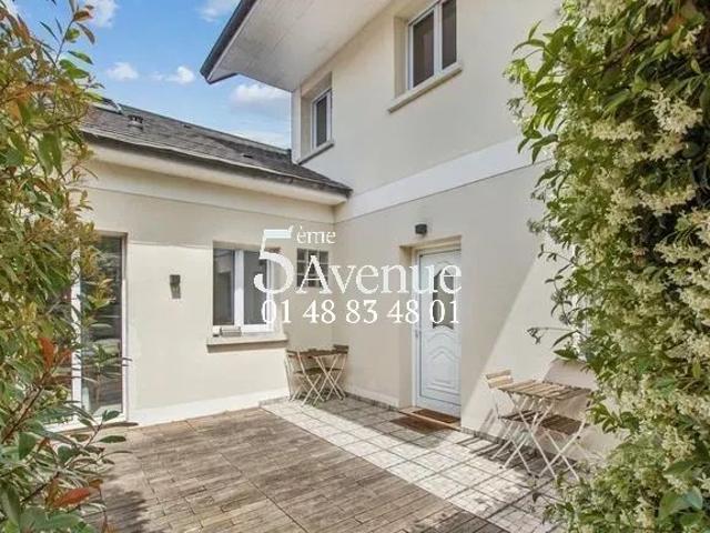 Maison 8 pièces 246 m²