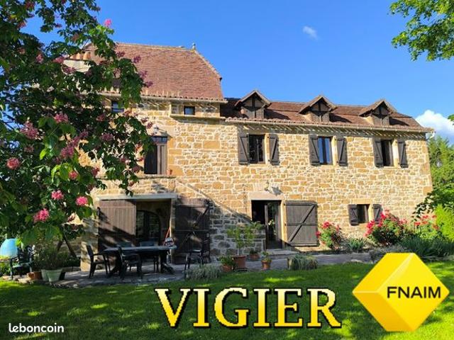 Maison 8 pièces 246 m²