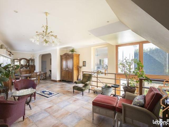 Maison 8 pièces 246 m²