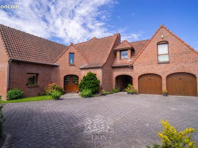 Maison 8 pièces 247 m²