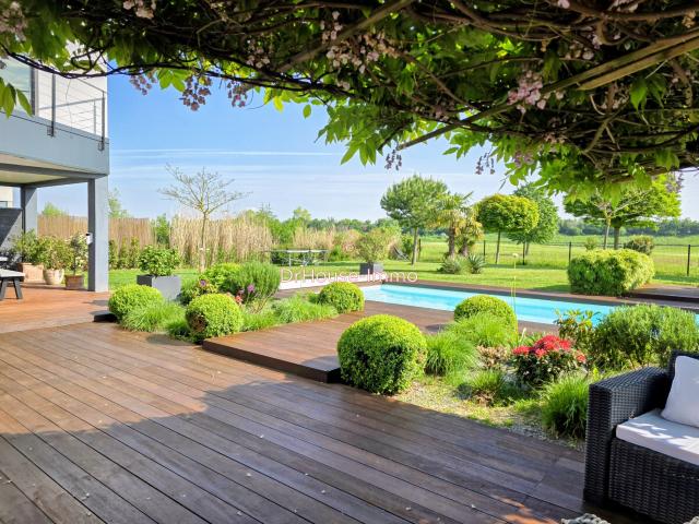 Maison 8 pièces 247 m²