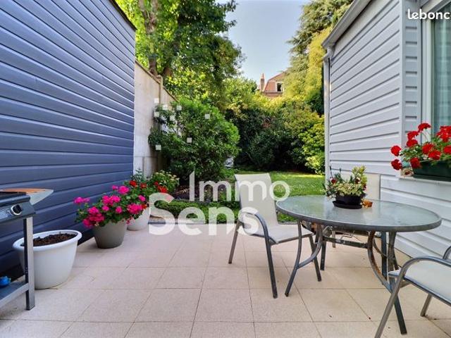 Maison 8 pièces 247 m²