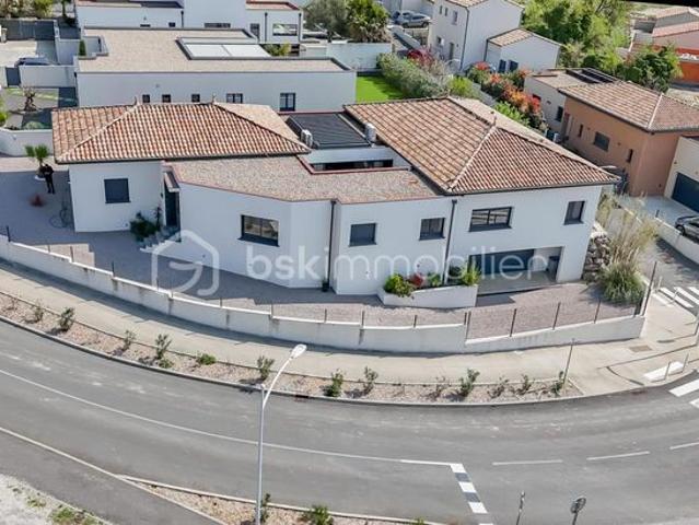 Maison 8 pièces 247 m²