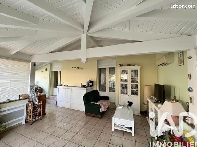 Maison 8 pièces 247 m²