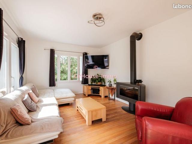 Maison 8 pièces 247 m²