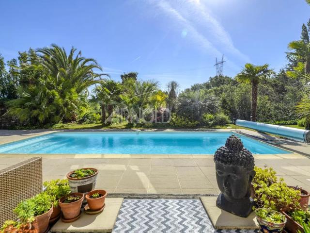 Maison 8 pièces 247 m²