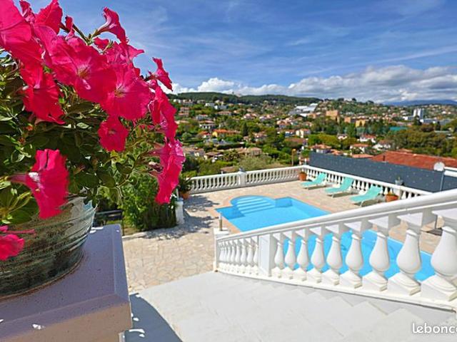 Maison 8 pièces 247 m²