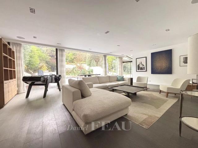 Maison 8 pièces 247 m²