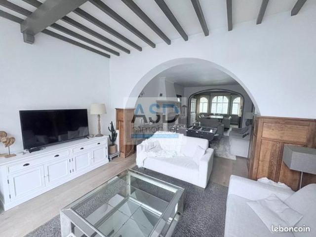 Maison 8 pièces 247 m²