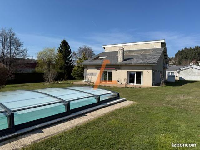 Maison 8 pièces 247 m²