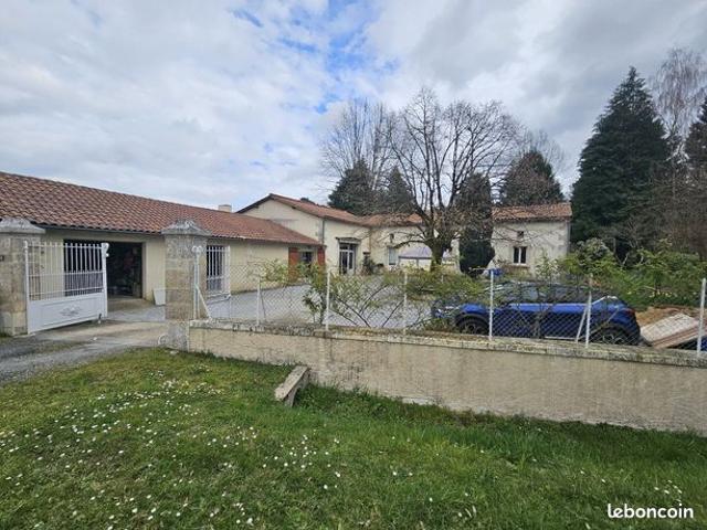 Maison 8 pièces 247 m²