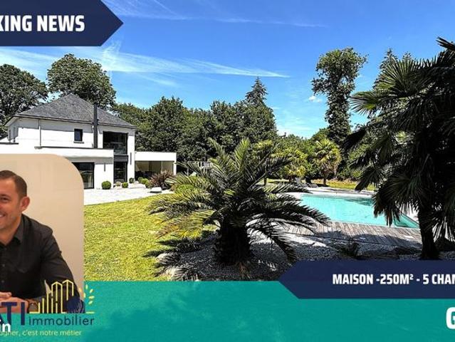Maison 8 pièces 248 m²