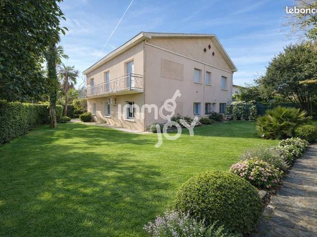 Maison 8 pièces 248 m²