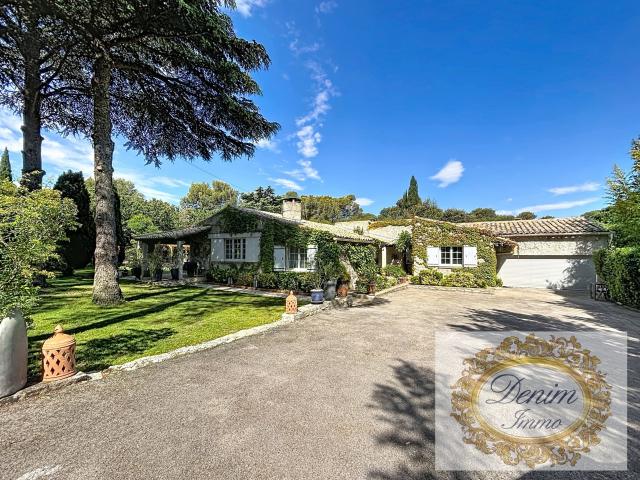 Maison 8 pièces 248 m²