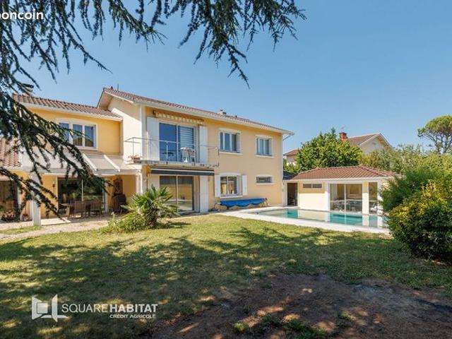 Maison 8 pièces 248 m²
