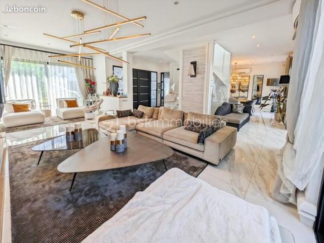 Maison 8 pièces 249 m²