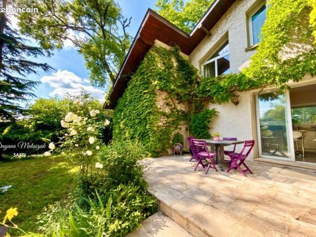 Maison 8 pièces 249 m²