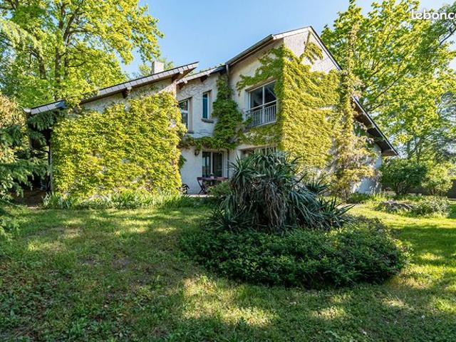 Maison 8 pièces 249 m²