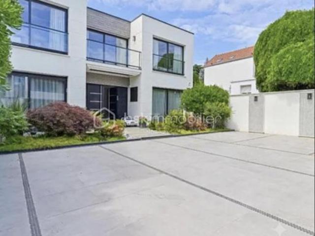 Maison 8 pièces 249 m²