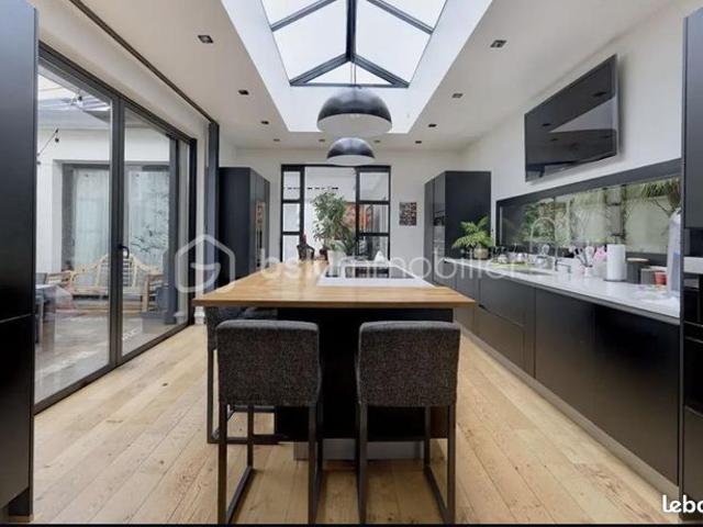 Maison 8 pièces 249 m²