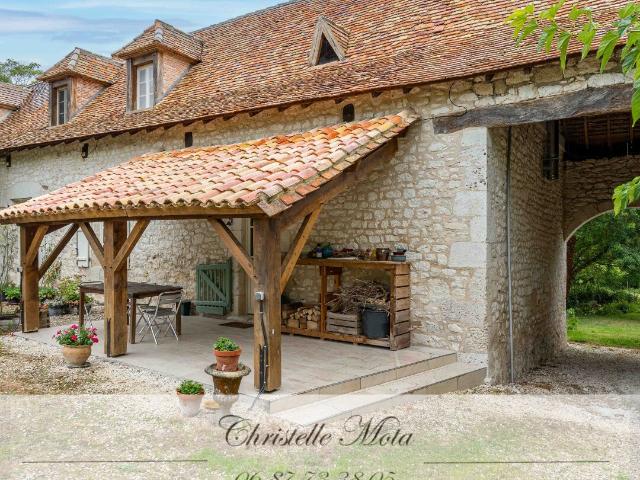 Maison 8 pièces 240 m²