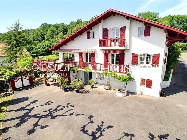Maison 8 pièces 240 m²