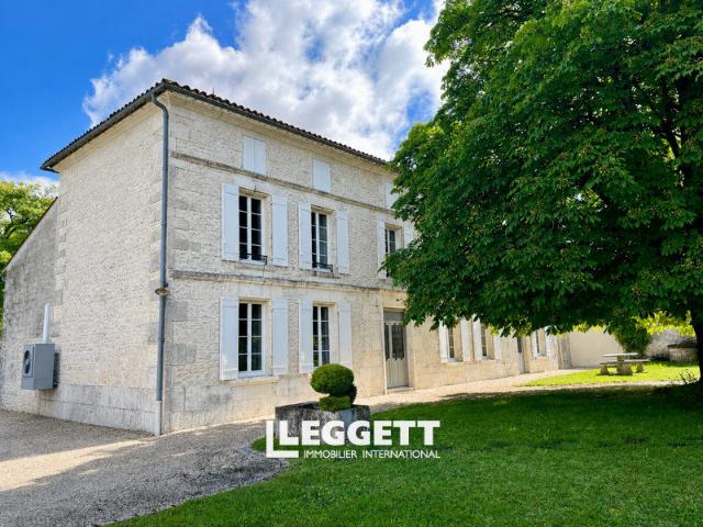 Maison 8 pièces 240 m²