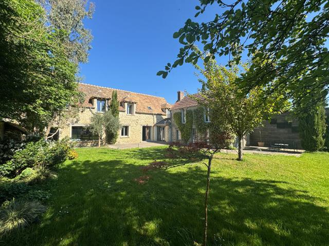Maison 8 pièces 261 m²