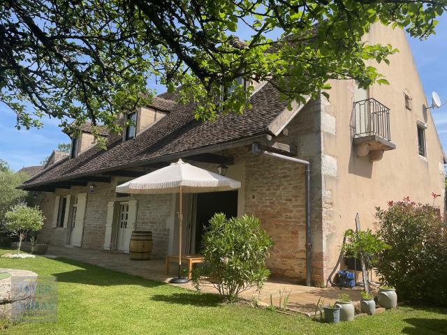 Maison 8 pièces 240 m²